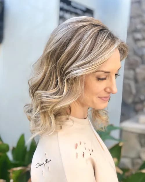 Shoulder-length waves with balayage color